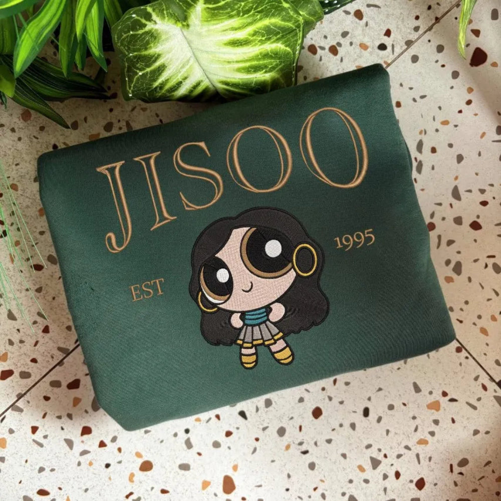 Sweatshirt Showcasing Playful Jisoo Powerpuff Chibi Gold Est 1995
